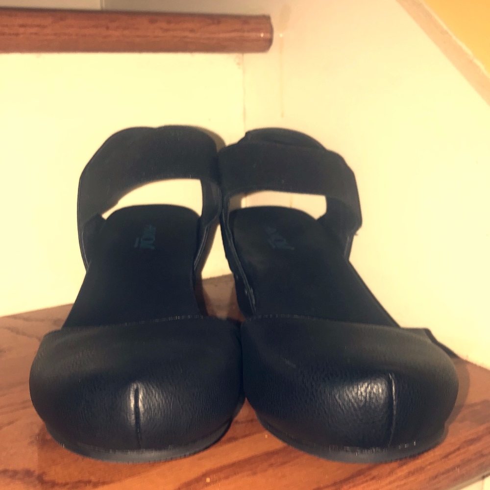 Casual shoes